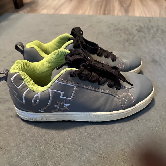 Men’s DC skate shoes. Size 9.5 - Picture 2 of 4
